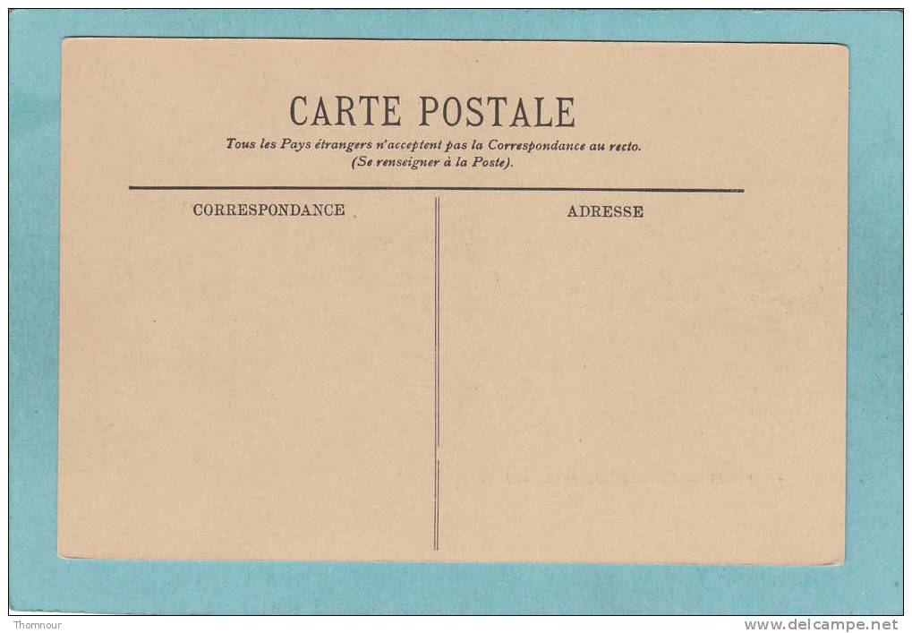CARTE STEREO  -  PARIS - Les  Invalides .  -  BELLE   CARTE  ANIMEE     - - Stereoscopische Kaarten