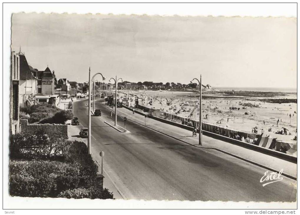 PORNICHET. - Le  Remblai Et La Plage .  CPSM 9x14 - Pornichet