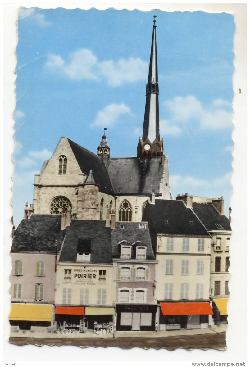 PITHIVIERS. - L´Eglise Et Le Magasin POIRIER .  CPSM 9x14 - Pithiviers