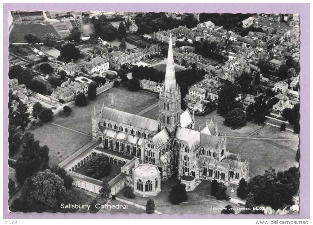 Salisbury - Cathedral. Photo Véritable. Aerofilms Ltd N° 6403. Carte Non Circulé. 2 Scans - Salisbury