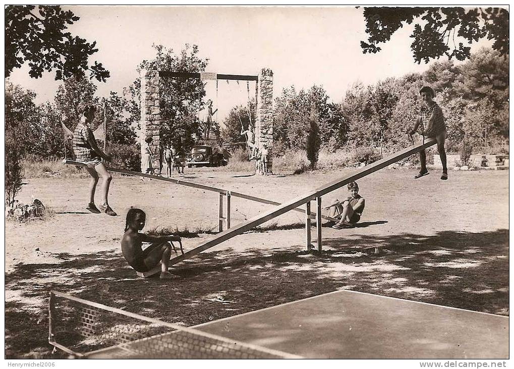 Vence ( Alpes Maritimes) Domaine Camping " La Bergerie" , Enfants Jouant A La Balançoire - Vence