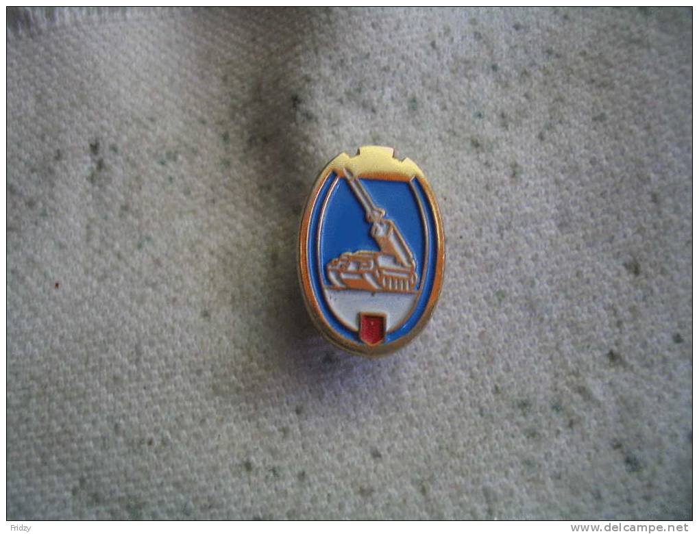 Pin´s Militaire, Tank, Lance Missile - Militaria