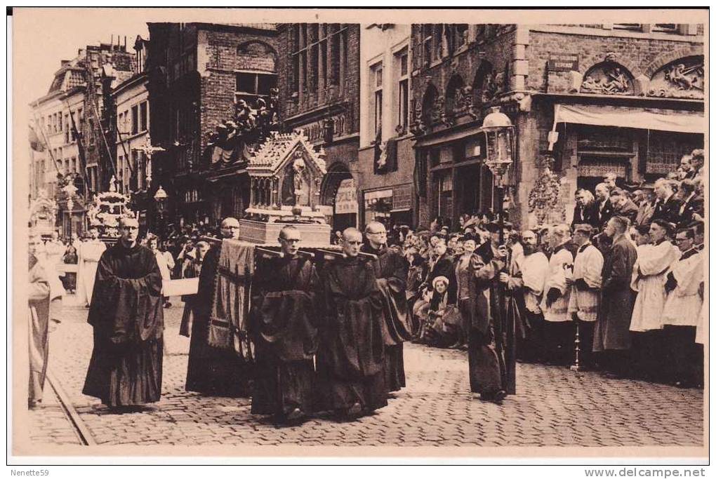 BRUGES Procession Du Saint Sang : Les Paroisses De Bruges Font Escorte D´Honneur - Brugge