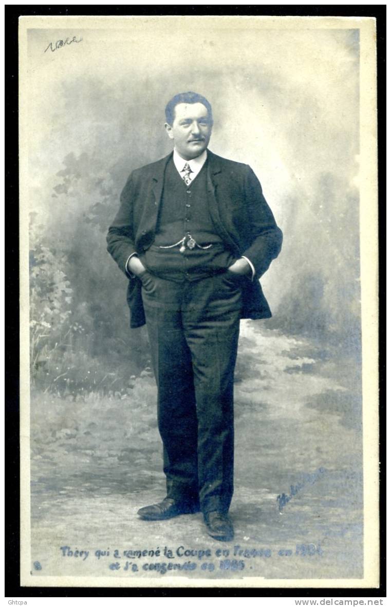 CPA. Léon THERY Qui A Ramené Le Coupe En France En 1904, Et L´a Conservée En 1905.Coupe Gordon Bennett. - Autres & Non Classés