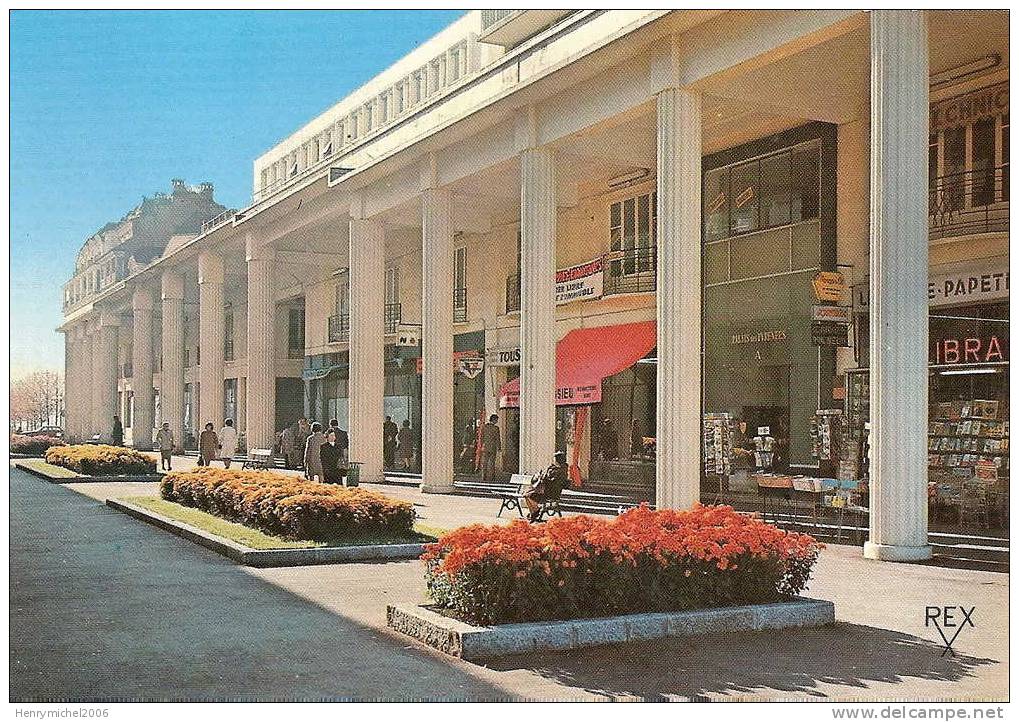 Pau  ( Pyrénées Atlantiques) Commerces Magasins En 1974 - Pau