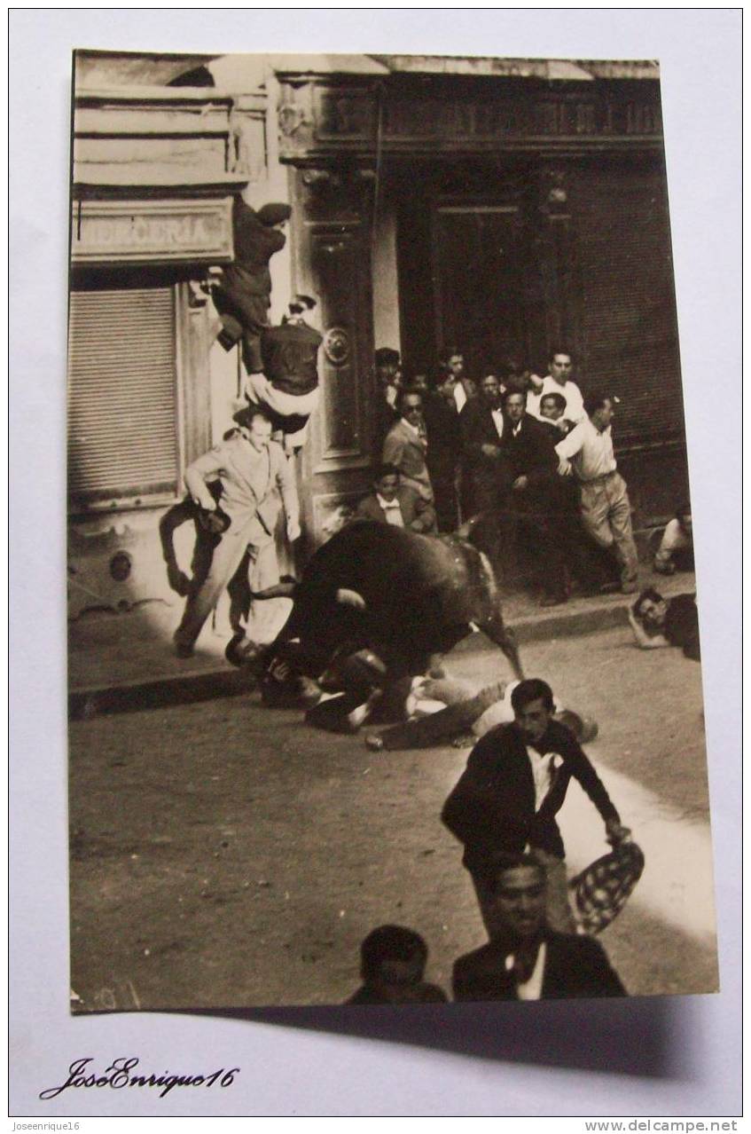 PAMPLONA, ENCIERRO DE TOROS. N°10 FOTO RUPEREZ. - Tauri