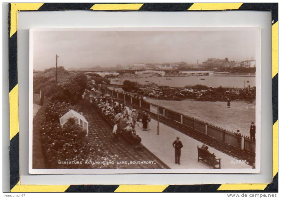 VERITABLE CARTE PHOTO. - . MINIATURE RAILWAY AND LAKE SOUTHPORT - Southport