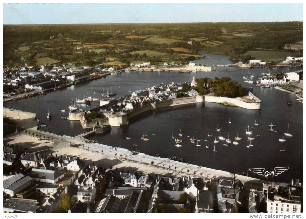 Concarneau - "La Ville Close Port De Pêche Et De Plaisance ....CPSM Dentelée Colorisée 10x15  TBE - Concarneau