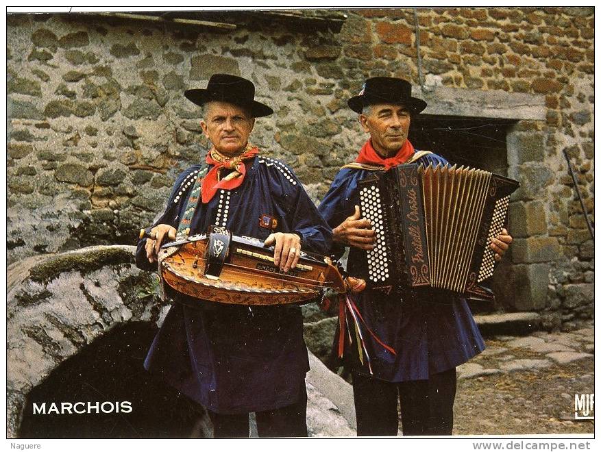 23 MARCHOIS  -  ACCORDEON ET VIELLE  -  CPM 1960/70 - Autres & Non Classés