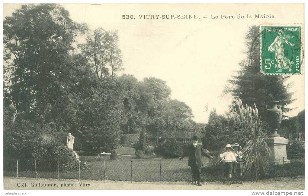 CPA    Vitry Sur Seine  Le Parc De La Mairie          (animée)     94  62 - Vitry Sur Seine