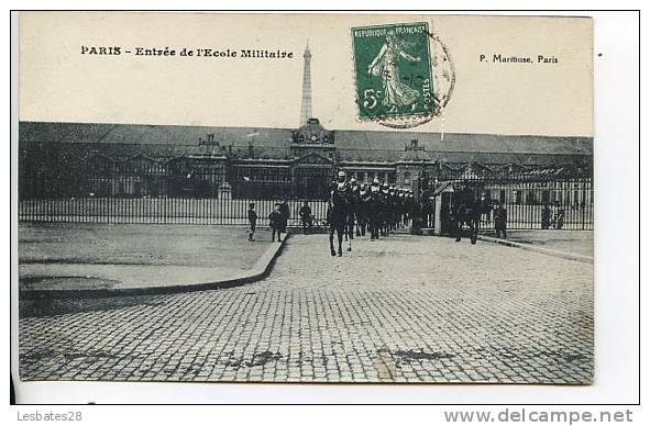 CPA  75.-PARIS.- Entrée De L'Ecole Militaire.-petits Personnages  -Mar 2011 018 - Education, Schools And Universities