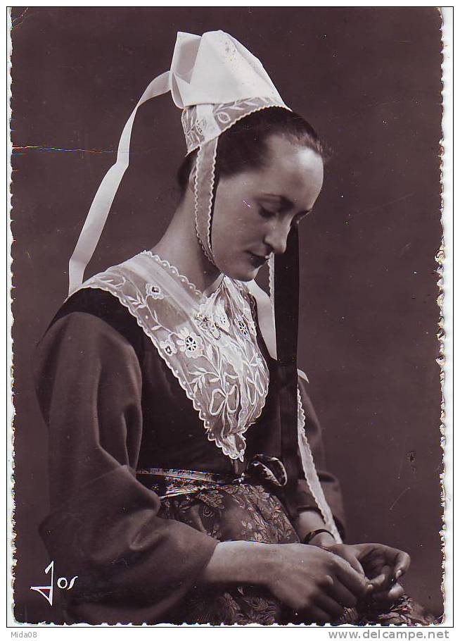 JEUNES DE BRETAGNE. JEUNE FILLE DE PLOUGASTEL DAOULAS EN COSTUME DE FETE. - Costumi