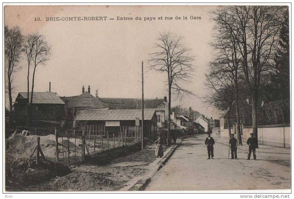 BRIE  -  COMTE  -  ROBERT  -  Entrée  Du Pays  Et  Rue  De  La  Gare ( Carte  Animée ). - Brie Comte Robert