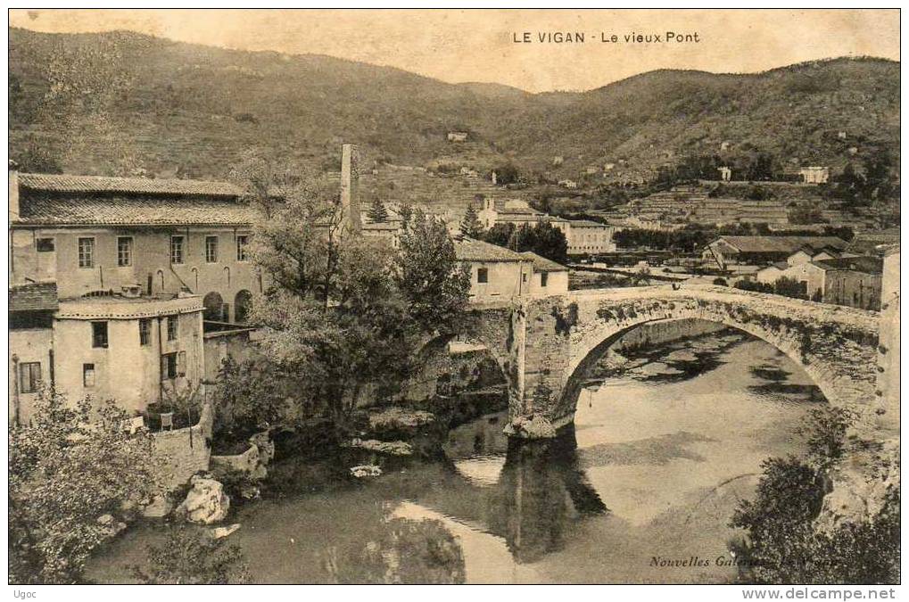 CPA - 30 - LE VIGAN - Le Vieux Pont - 802 - Le Vigan