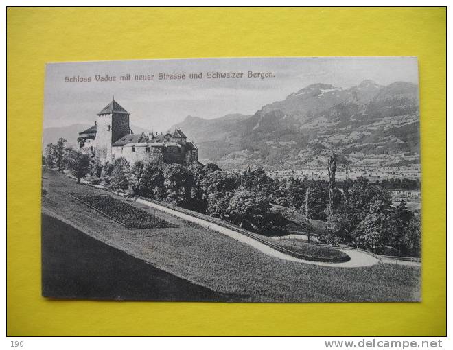 Schloss Vaduz Mit Nuer Strasse Und Schweizer Bergen - Liechtenstein