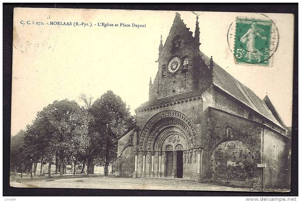 CPA  ANCIENNE- FRANCE- MORLAAS (64)- L'EGLISE ROMANE EN TRES GROS PLAN ET PLACE DEPAUL- 3 CLOCHES VISIBLES- - Morlaas