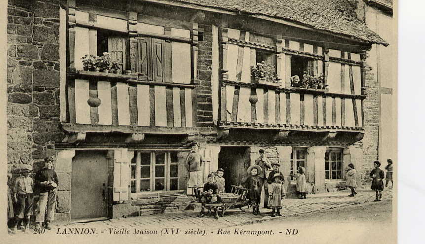 Cpa N° 240 LANNION Vieille Maison Rue Kérampont - Lannion