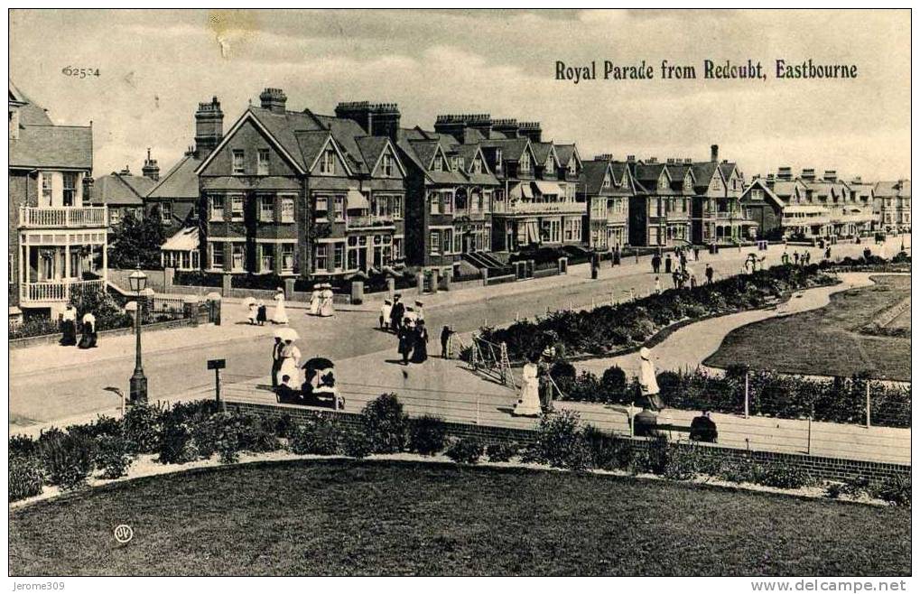 ROYAUME-UNI - EASTBOURNE - CPA - N°62504 - Eastbourne, Royal Parade From Redoubt - Eastbourne