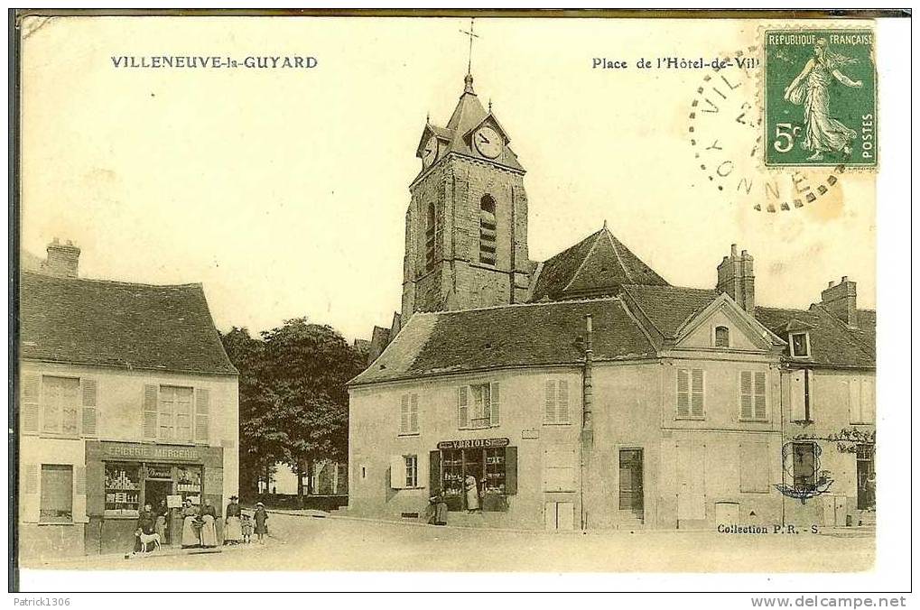 CPA  VILLENEUVE LA GUYARD, Place De L´Hôtel De Ville 1731 - Villeneuve-la-Guyard