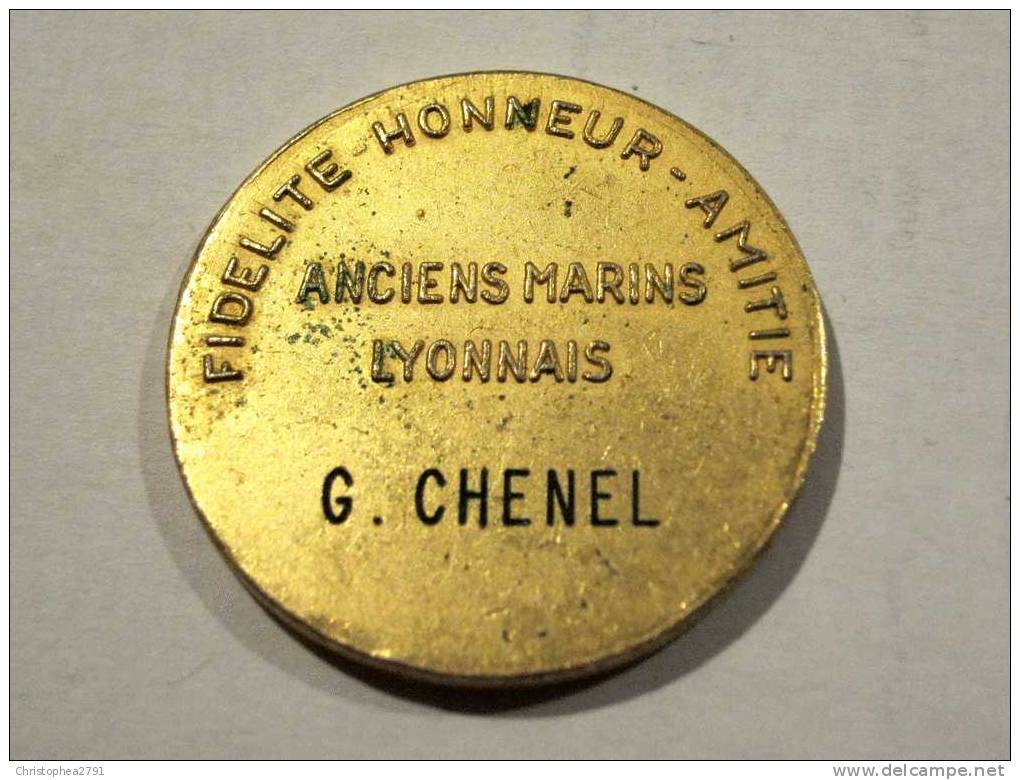 ANCIEN INSIGNE  MARINE NATIONALE  (Anciens Marins Lyonnais Attribué) BON ETAT GENERAL - Navy