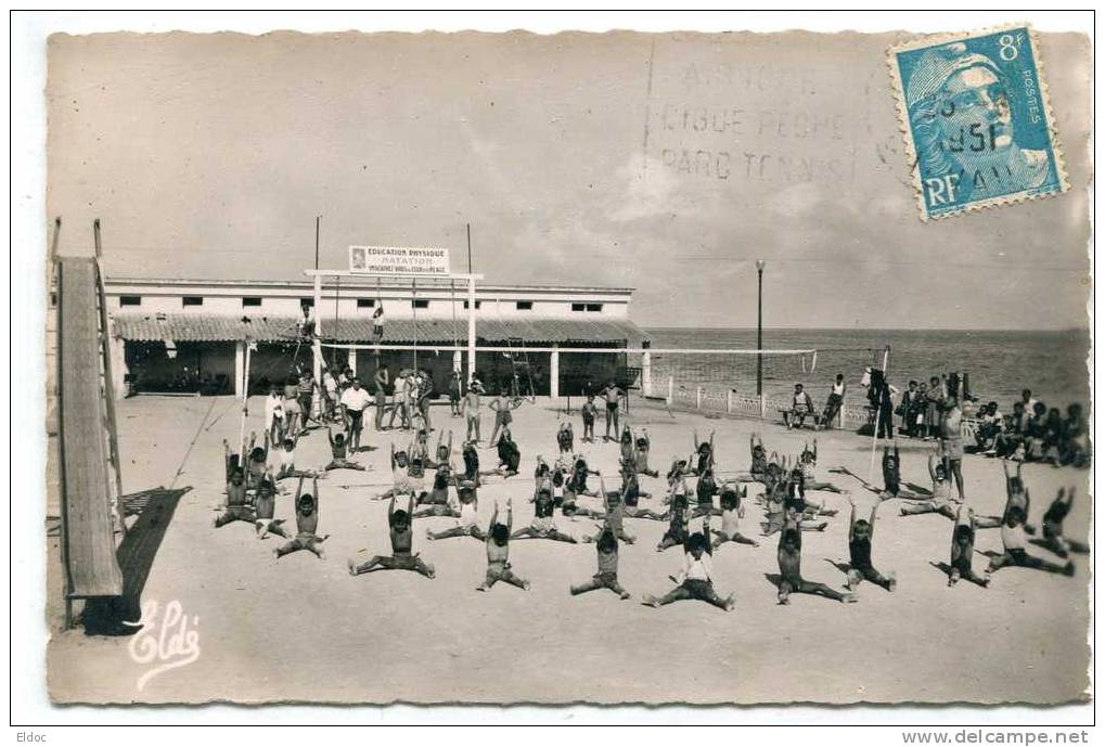 GYMNASTIQUe: Luc-sur-Mer (Calvados) Nos Futurs Athlètes S´entrainent / 1951 - Gymnastics