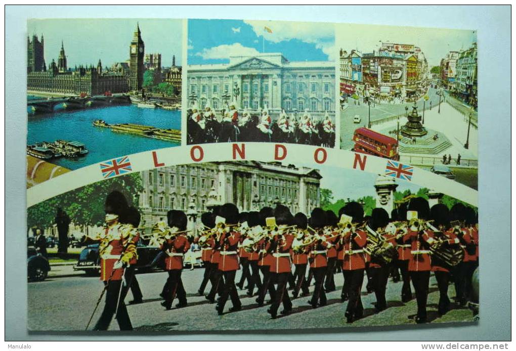 London - Guards Band Near Buckingham Palace - Buckingham Palace