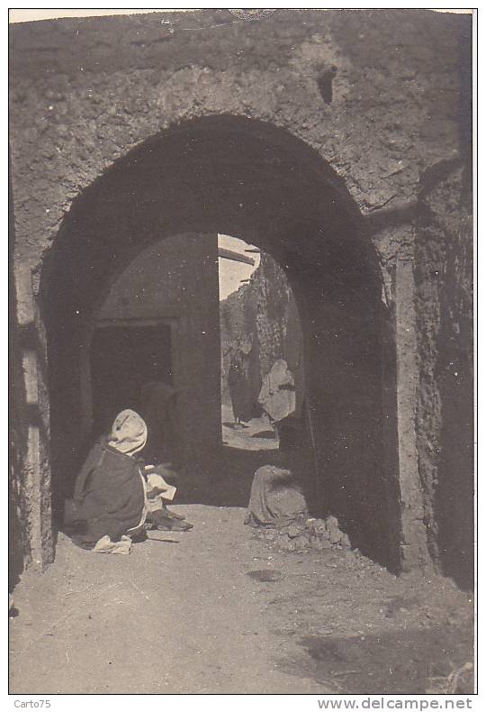 Algérie - Maghreb -  Carte Photo - Rue Porte - Scènes Et Types - Szenen