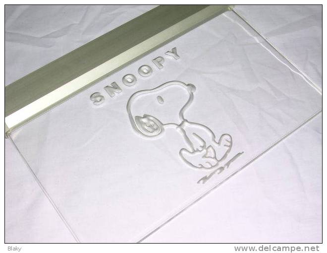PEANUTS SNOOPY--- Adventures Sign Comic NEW Néon***  Voir Description Attention Prise Américaine - Snoopy