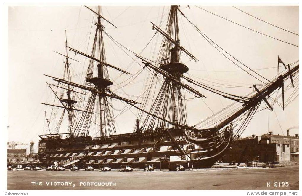 Carte Photo. PORTSMOUTH. H.M.S Victory. - Portsmouth