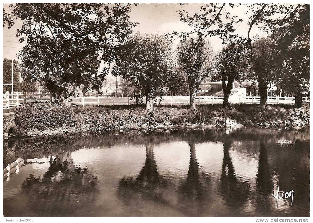 Coulommiers( Seine Et Marne) , Le Stade En 1964 - Coulommiers