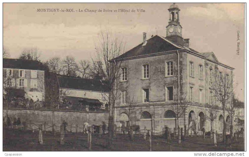 CPA 52 - MONTIGNY -le-ROI - Le Champ De Foire Et L'Hotel De Ville -- Edit Contet- Paypal Sans Frais - Montigny Le Roi