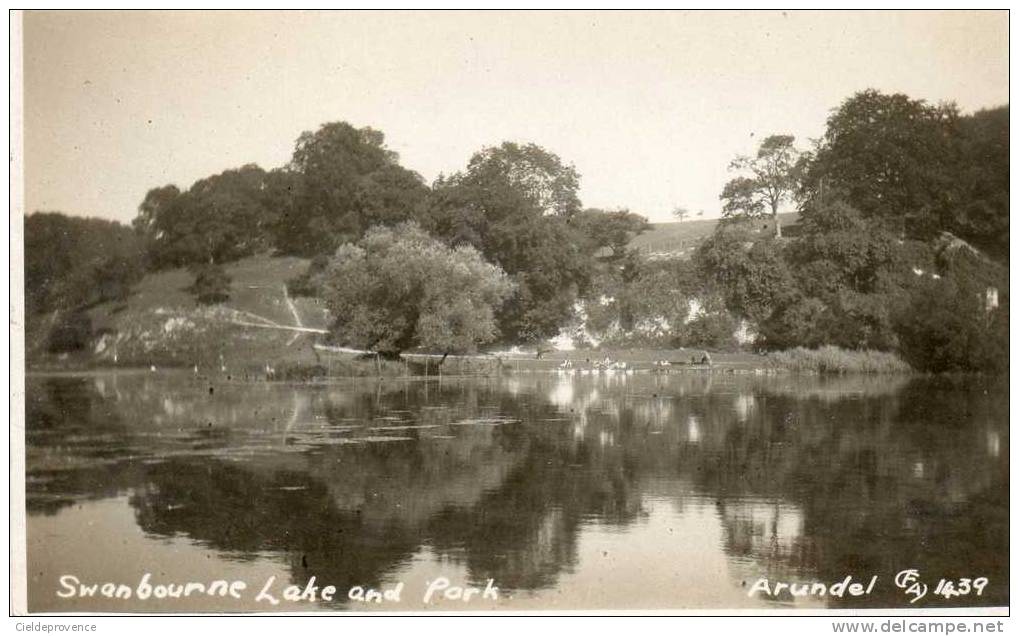 Carte Photo. ARUNDEL. Swanbourne Lake And Park. (animation Tout Autour Du Lac). - Arundel