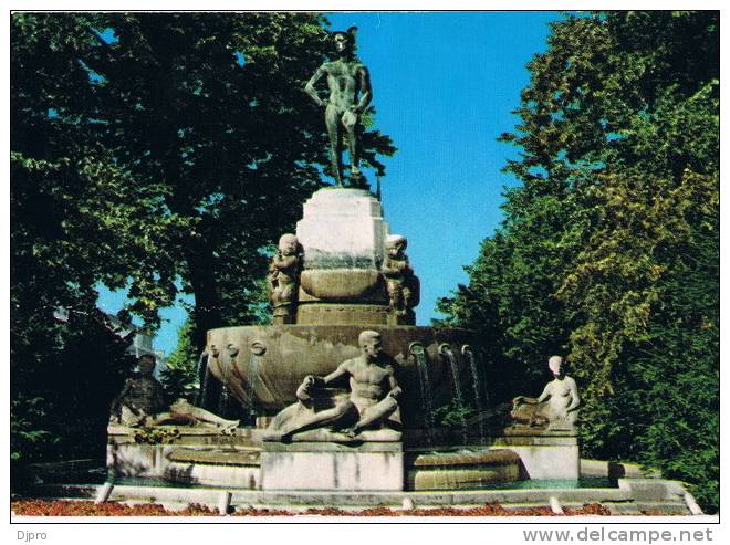 Leeuwarden  Mercurius Fontein  Op Het Ruiterskwartier - Leeuwarden