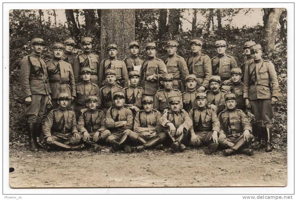 KINGDOM Of YUGOSLAVIA - Gendarmerie, Policeman, Group Portrait, Real Photo Postcard, Around 1930. - Policia – Gendarmería