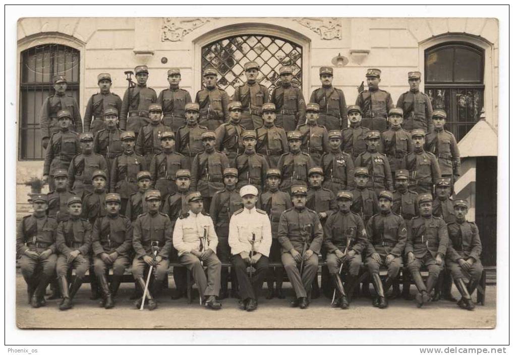 KINGDOM Of YUGOSLAVIA - NOVI SAD, Gendarmerie, Policeman, Officers, Sabre, Real Photo Postcard, Atelier  GULD, Arou.1930 - Policia – Gendarmería