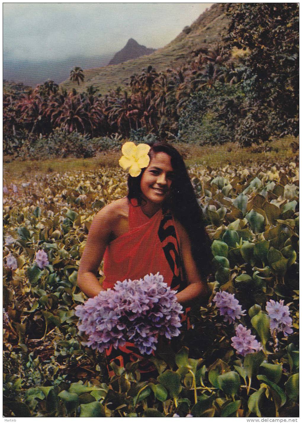 TAHITI   Vahiné Parmi Les Fleurs - Tahiti