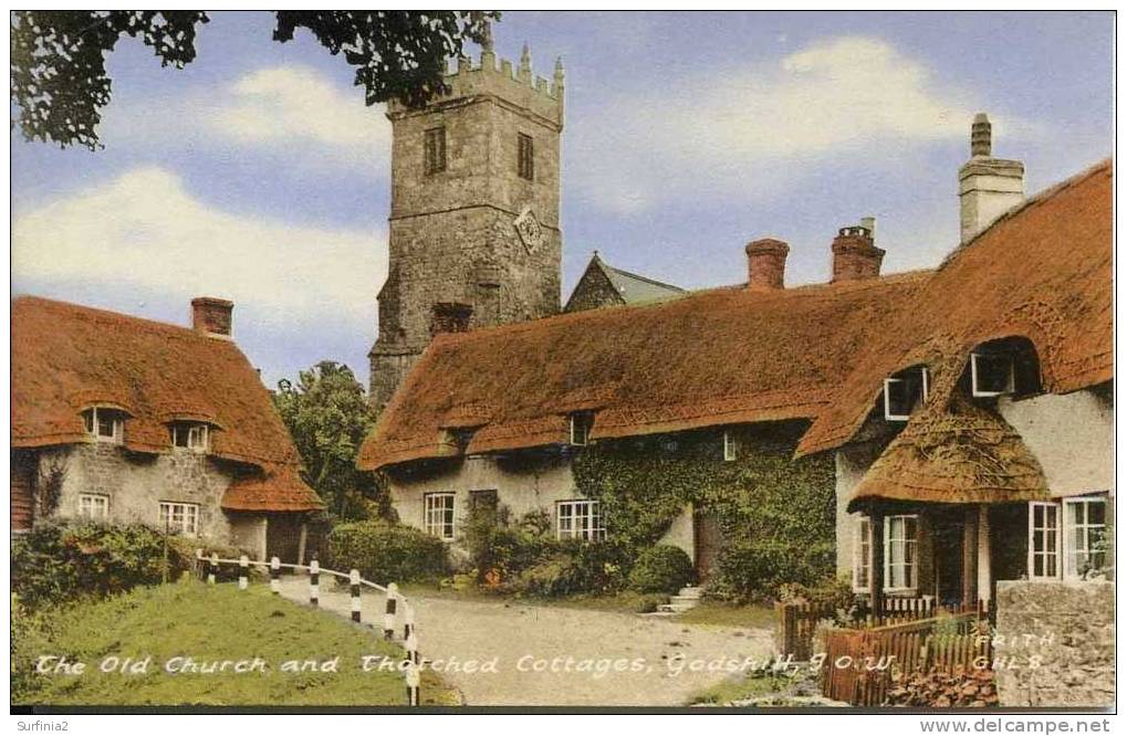 IOW - GODSHILL - THE OLD CHURCH AND THATCHED COTTAGES  Iow117 - Autres & Non Classés