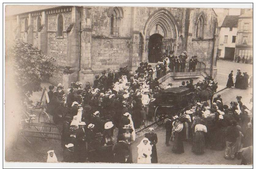 CPA PHOTO 14 THURY HARCOURT Fête Devant L´Eglise Communiantes Materiel Agricole Hôtel Du Cheval Blanc Animation Rare - Thury Harcourt