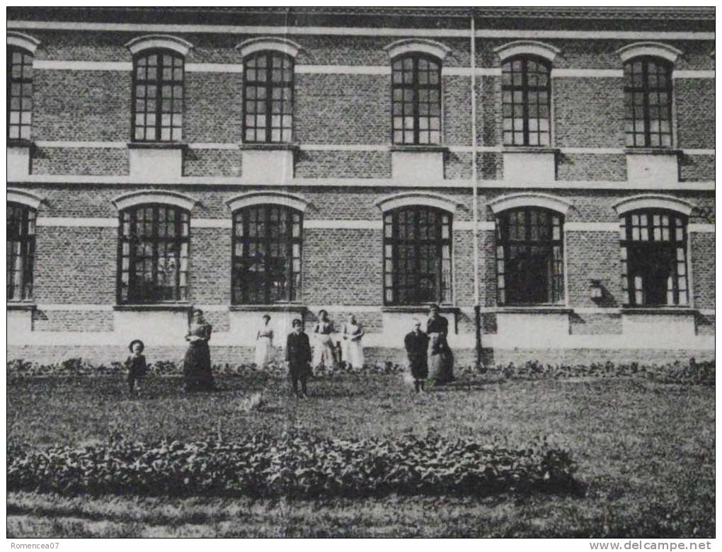 VILLERS-BRETONNEUX - Ecole Primaire Supérieure - Façade Principale - Pliure Centrale (voir Scan) -> Petit Prix ! - Villers Bretonneux