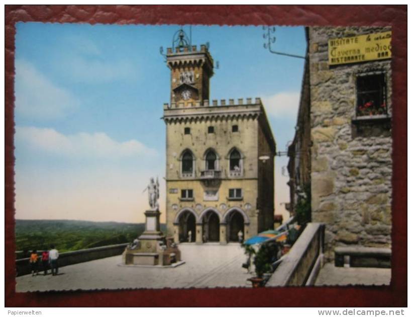 San Marino - Il Palazzo Del Governo E Statua Della Liberta - San Marino