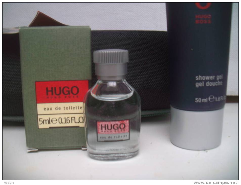 HUGO BOSS MINI " HUGO" + GEL DOUCHE " HUGO DARK BLUE + TROUSSE   LIRE !!! - Miniatures Hommes (avec Boite)