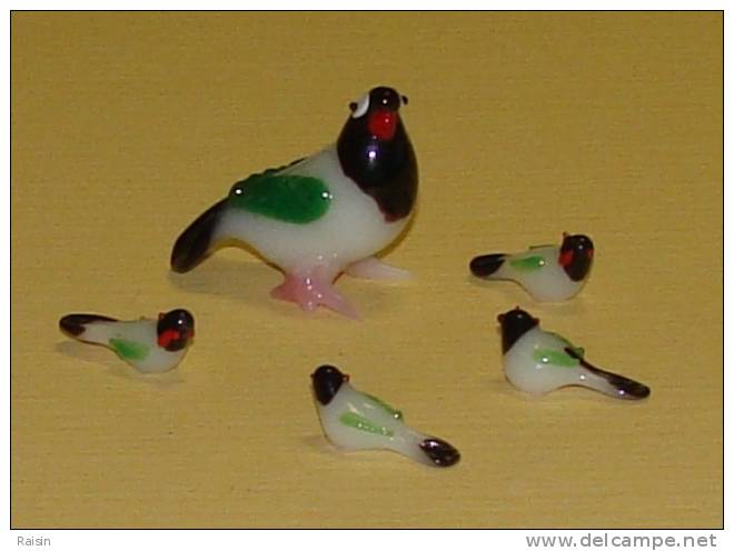 Bel Oiseau Multicolore Et Famille   Verre étiré Miniatures Décoratives  4,5 X 3 Cm TBE - Animals