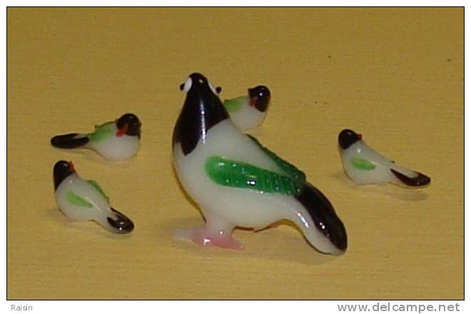 Bel Oiseau Multicolore Et Famille   Verre étiré Miniatures Décoratives  4,5 X 3 Cm TBE - Animali