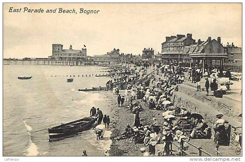 Royaume Uni - Uk -ref A225- East Parade And Beach - Bognor   - Postcard In Good Condition - - Bognor Regis