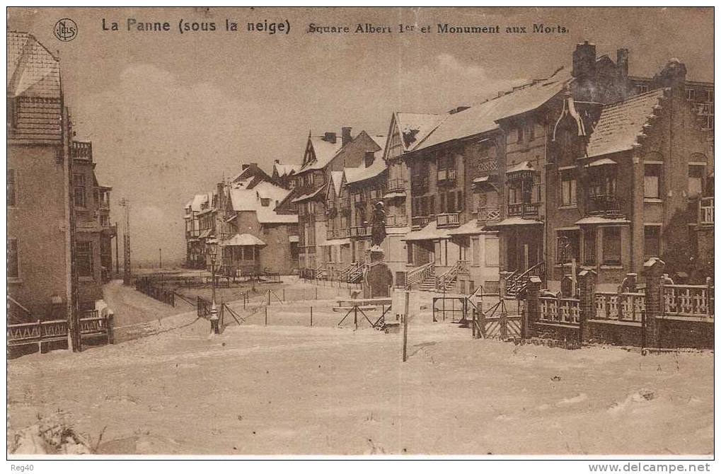 BELGIQUE - LA PANNE  (sous La Neige)  Squarre Albert 1er Et Monuments Aux Morts - De Panne