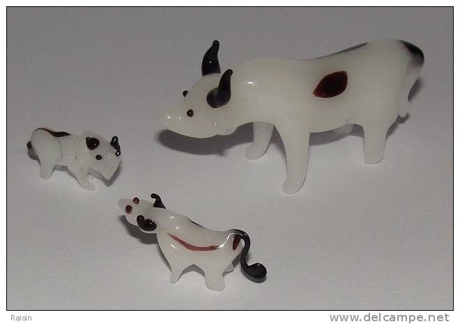 Vache  Et Famille  Verre étiré  Miniatures Décoratives  25x50x20mm - Animals