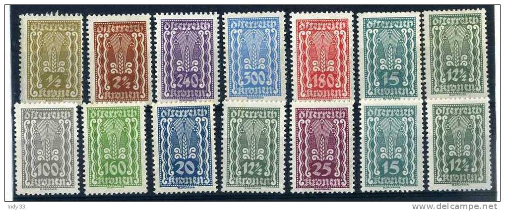 - AUTRICHE .  SUITE DE TIMBRES DE 1922 NEUFS AVEC ET SANS  CHARNIERE . - Neufs