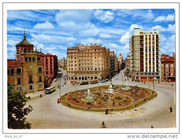 {32101} Espagne Valladolid , Rues Santiage Et Maria Molina , Monument à Zorilla ; Animée , Bus Car - Valladolid