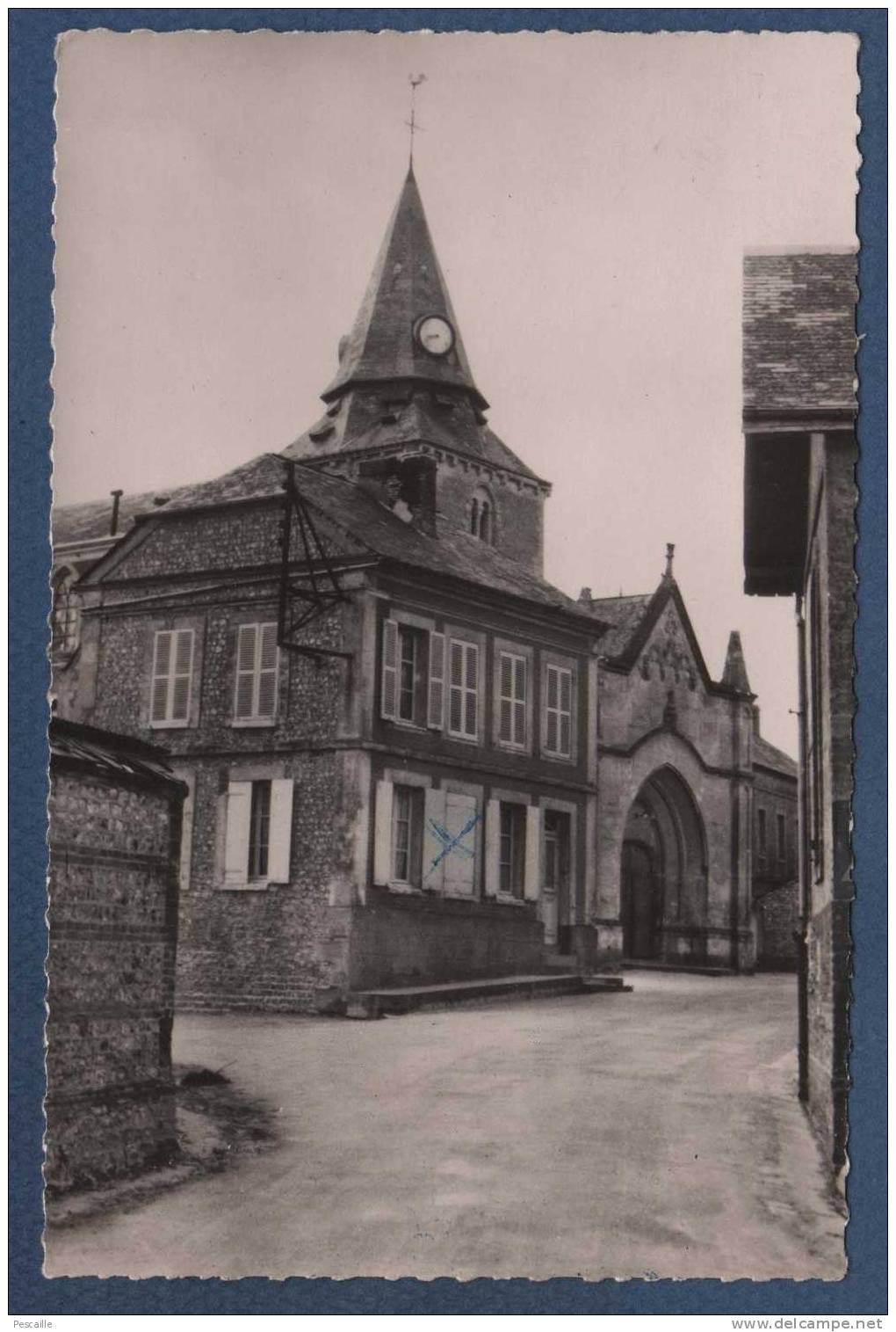 76 SEINE MARITIME - CP CRIQUETOT L'ESNEVAL - L'EGLISE - CLICHE VICTOR - CIRCULEE EN 1951 - Criquetot L'Esneval