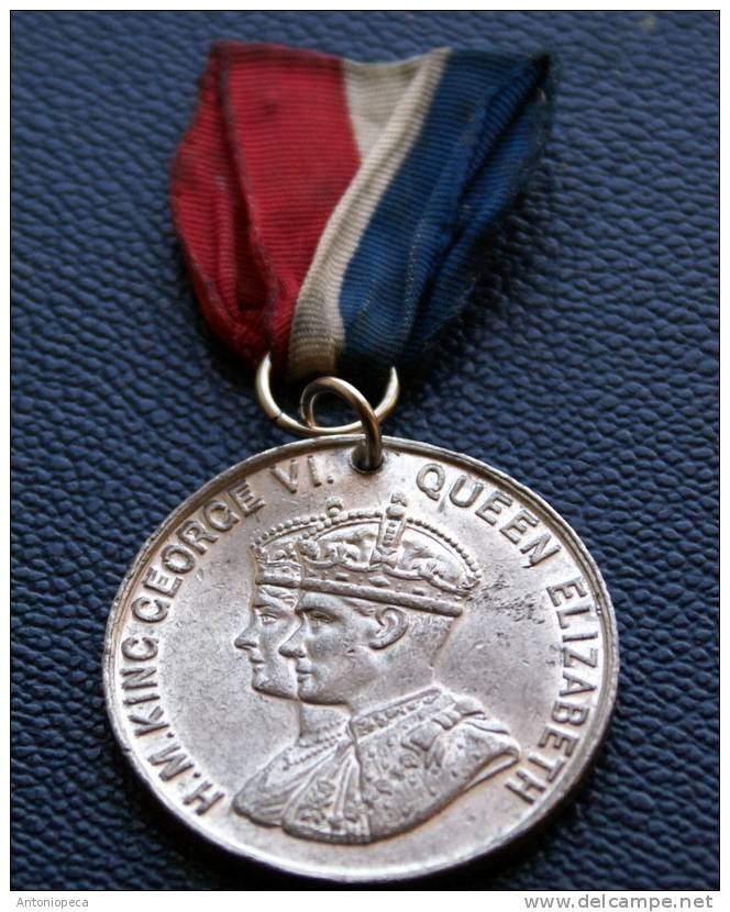 UK 1937 -ORIGINAL COMMEMORATIVE MEDAL OF KING GEORGE VI AND QUEEN ELIZABETH CORONATION AT WESTMINSTER ABBEY - Adel